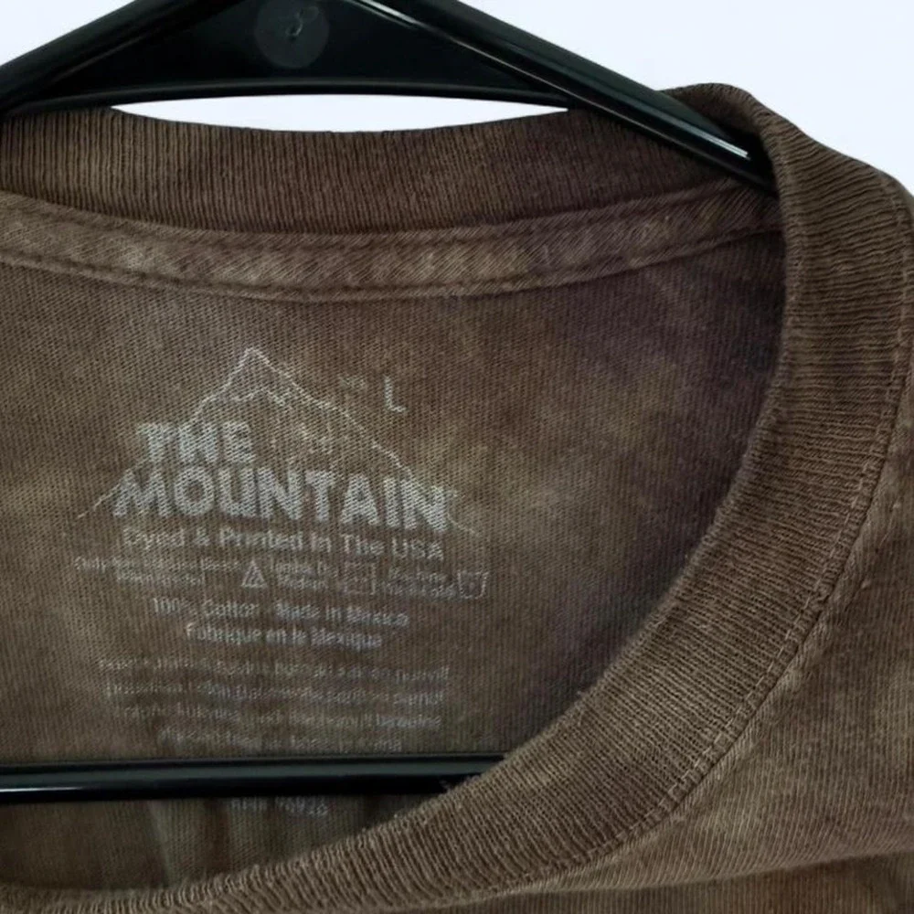 The Mountain Reboot Hiking Boots Compass Graphic T Shirt Men's Size L Brown - Picture 3 of 4